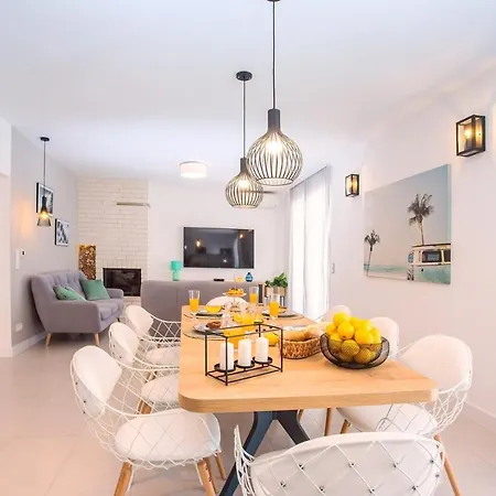Beachfront Draga With 32sqm Private, Heated Pool, 4 Bedrooms, Sea View *