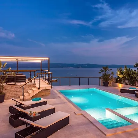 Beachfront Draga With 32sqm Private, Heated Pool, 4 Bedrooms, Sea View オミシュ