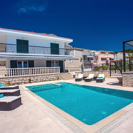 Beachfront Draga With 32sqm Private, Heated Pool, 4 Bedrooms, Sea View ヴィラ オミシュ