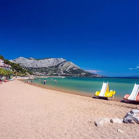 Beachfront Draga With 32sqm Private, Heated Pool, 4 Bedrooms, Sea View