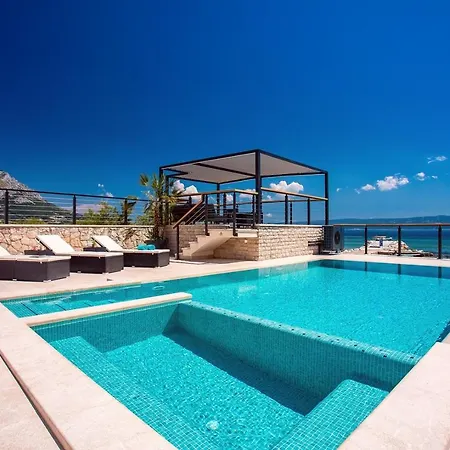 Beachfront Draga With 32sqm Private, Heated Pool, 4 Bedrooms, Sea View * オミシュ