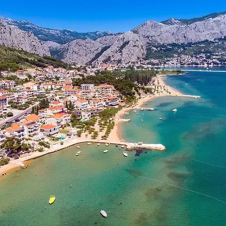 Beachfront Draga With 32sqm Private, Heated Pool, 4 Bedrooms, Sea View ヴィラ オミシュ