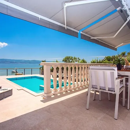 Beachfront Draga With 32sqm Private, Heated Pool, 4 Bedrooms, Sea View ヴィラ *