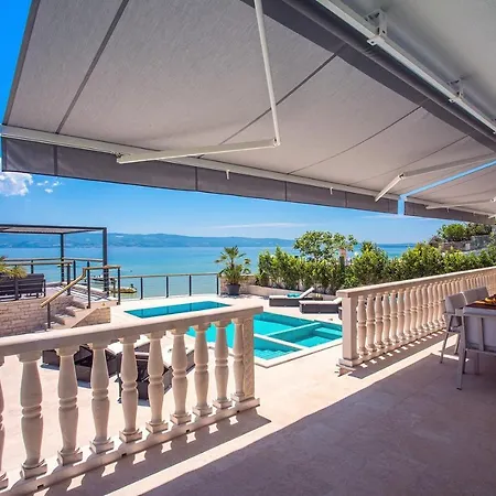 Beachfront Draga With 32sqm Private, Heated Pool, 4 Bedrooms, Sea View ヴィラ