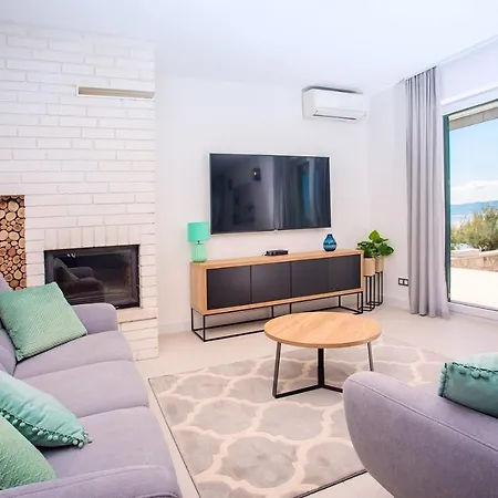 ヴィラ Beachfront Draga With 32sqm Private, Heated Pool, 4 Bedrooms, Sea View オミシュ