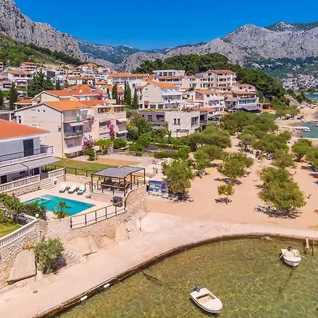 Beachfront Draga With 32sqm Private, Heated Pool, 4 Bedrooms, Sea View * オミシュ