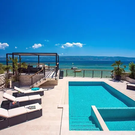 ヴィラ Beachfront Draga With 32sqm Private, Heated Pool, 4 Bedrooms, Sea View オミシュ
